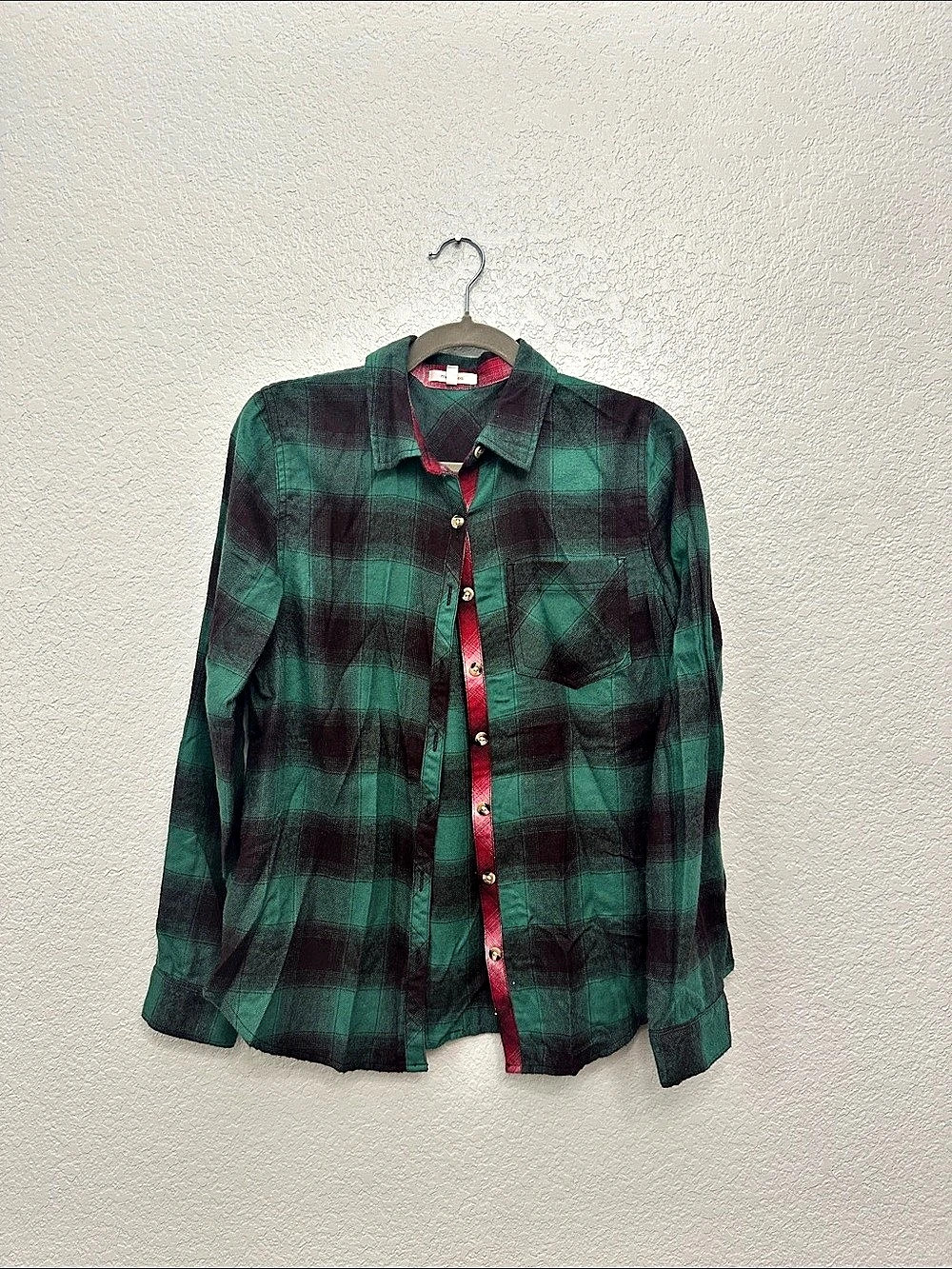Maurices Plaid Button Down in Green & Black Size Small